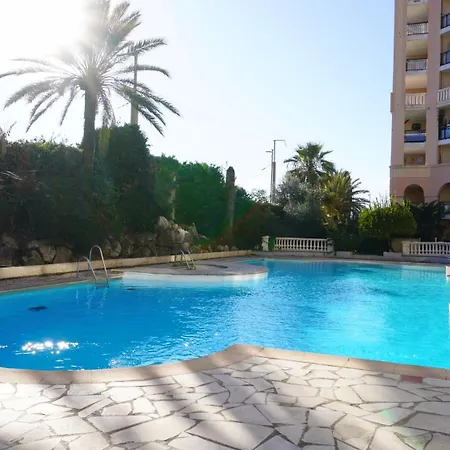 556, Vue Et Piscine By Palmazur * Κάννες